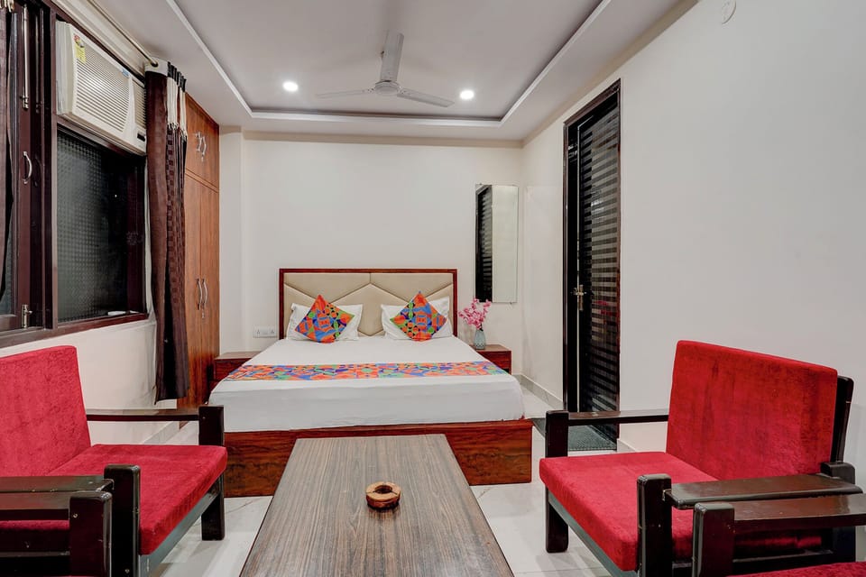 Deluxe Room | Egyptian cotton sheets, premium bedding, in-room safe, desk
