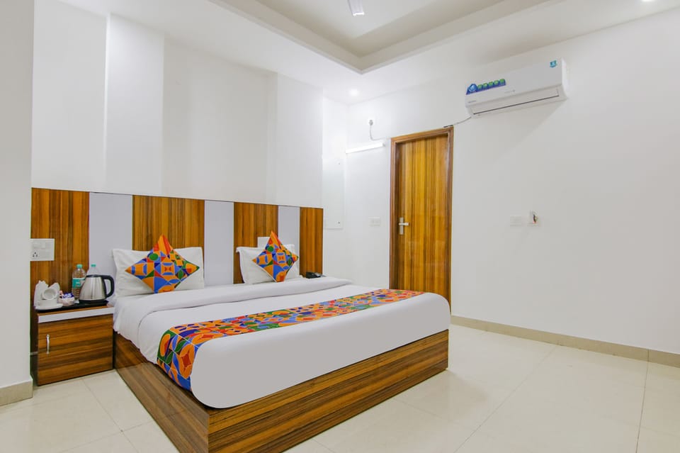 Premium Room | Egyptian cotton sheets, premium bedding, in-room safe, desk