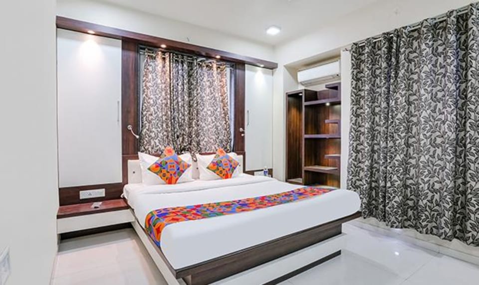 Egyptian cotton sheets, premium bedding, in-room safe, free WiFi