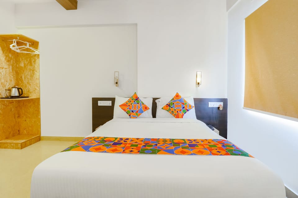 Egyptian cotton sheets, premium bedding, in-room safe, WiFi (free)