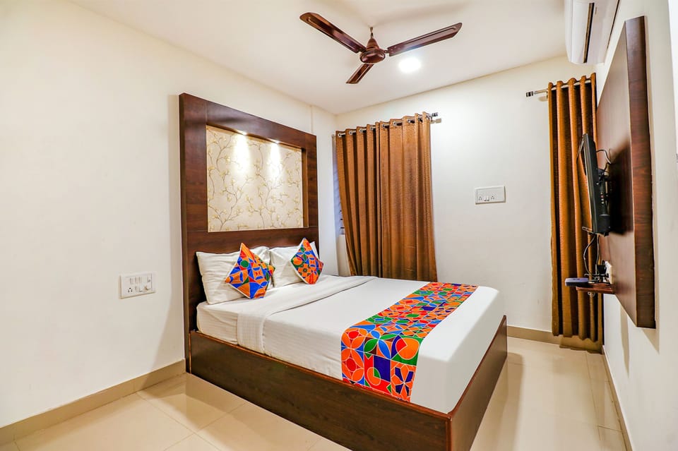 Egyptian cotton sheets, premium bedding, in-room safe, free WiFi
