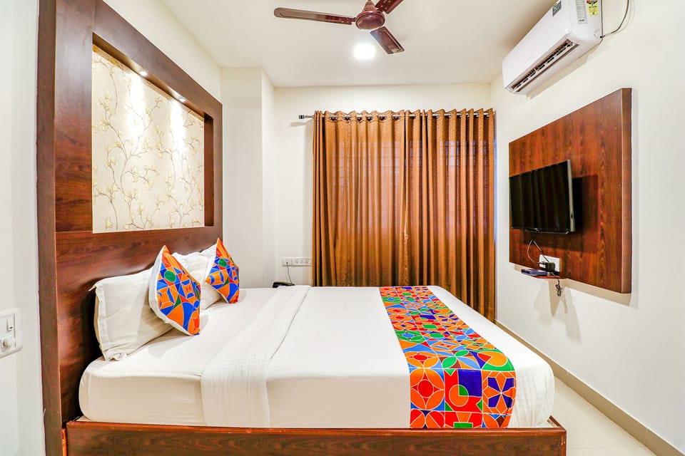 Egyptian cotton sheets, premium bedding, in-room safe, free WiFi