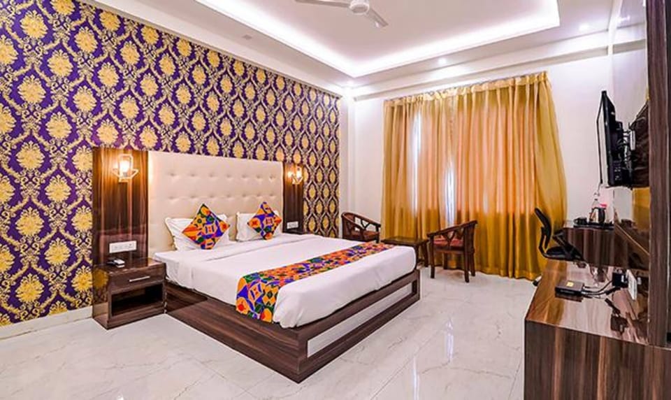 Deluxe Room | Egyptian cotton sheets, premium bedding, in-room safe, WiFi (free)