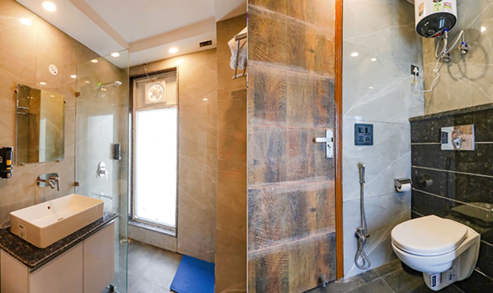 Shower, rainfall showerhead, free toiletries, towels