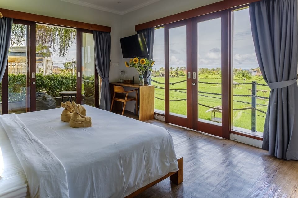 Premium Room | 1 bedroom, in-room safe, desk, laptop workspace