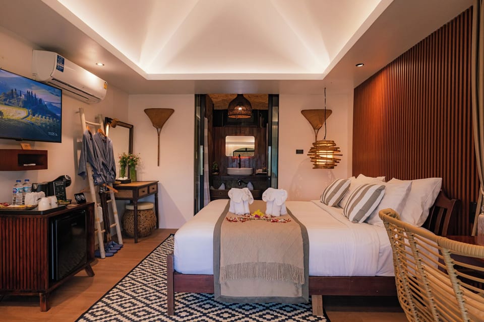 Exotic Top View Double | Desk, blackout drapes, WiFi (free), bed sheets