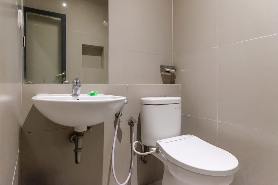 Superior Double Room | Bathroom | Shower, bidet, towels