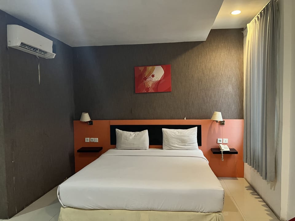 Standard Double Room | Desk, laptop workspace, bed sheets