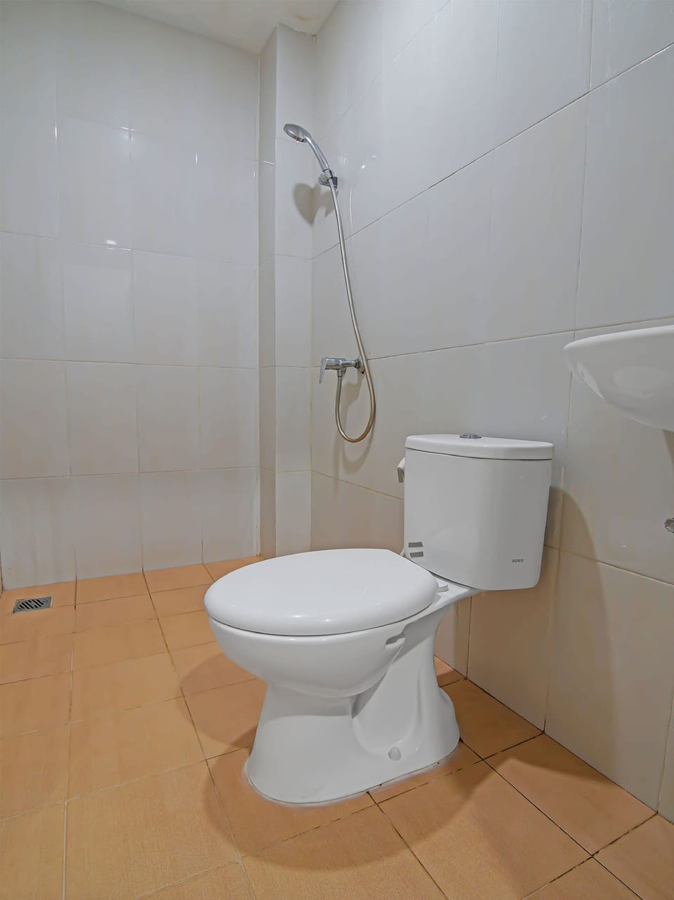 Economy Double Room | Bathroom | Shower, towels