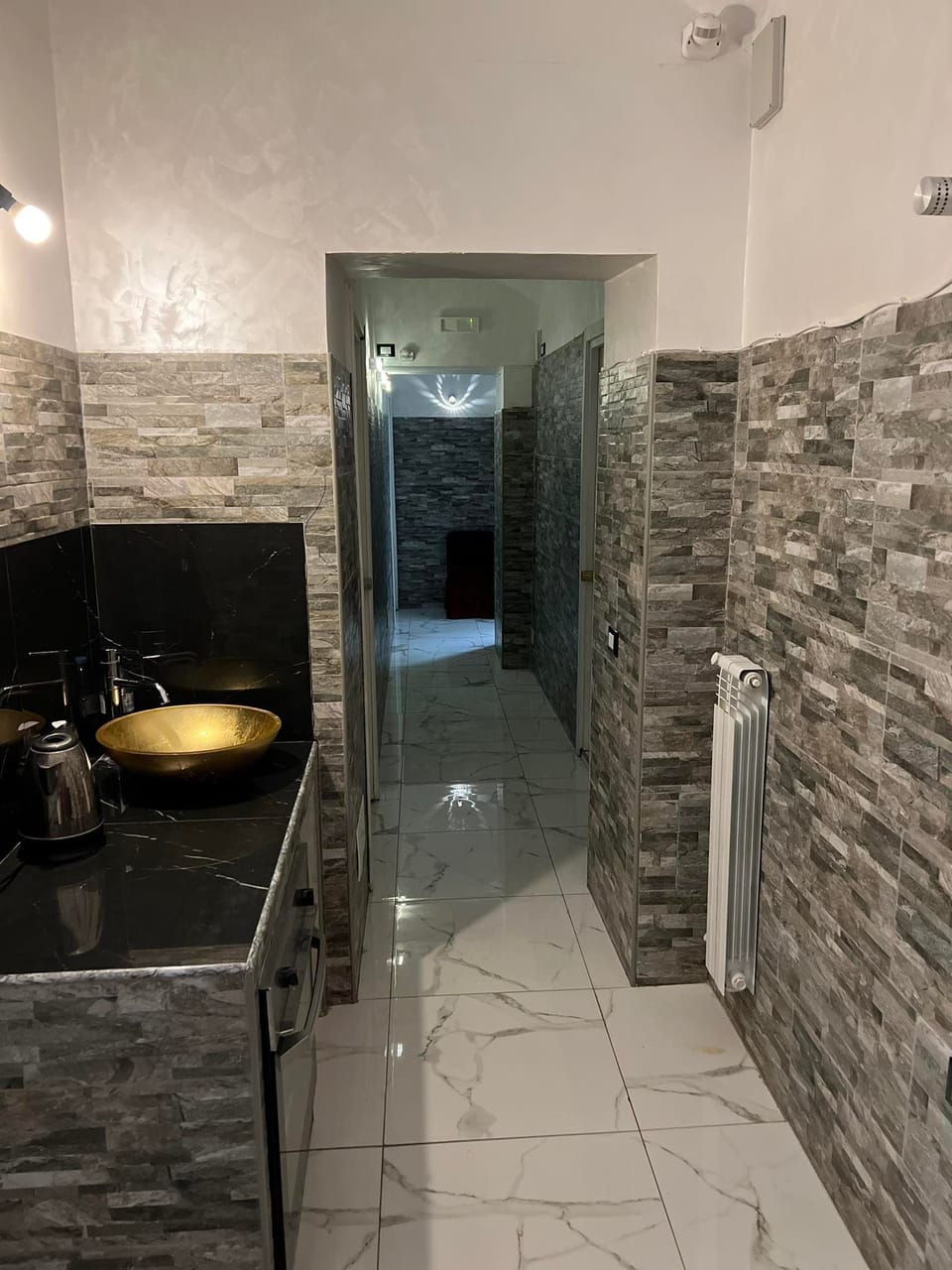 Rainfall showerhead, towels