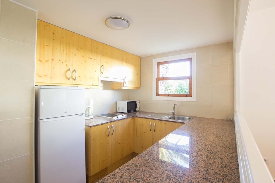 Apartment, 2 Bedrooms, Terrace, Ground Floor | Private kitchen | Electric kettle