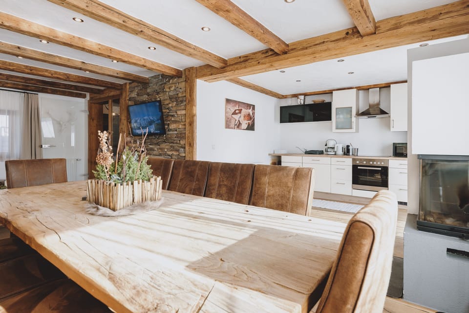 Deluxe Chalet | 4 bedrooms, Egyptian cotton sheets, premium bedding, memory foam beds