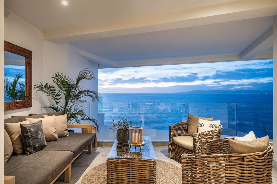 Luxury Condo, 4 Bedrooms, Ocean View | Terrace/patio