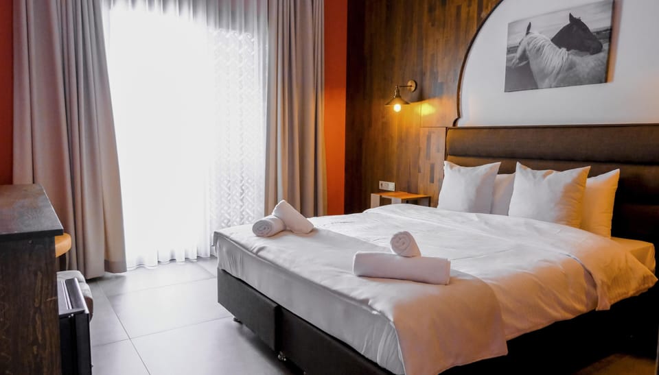 Standard Room | Egyptian cotton sheets, premium bedding, down comforters, minibar