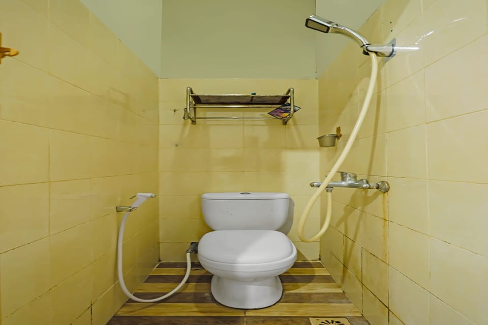 Deluxe Double Room | Bathroom | Shower, rainfall showerhead, towels