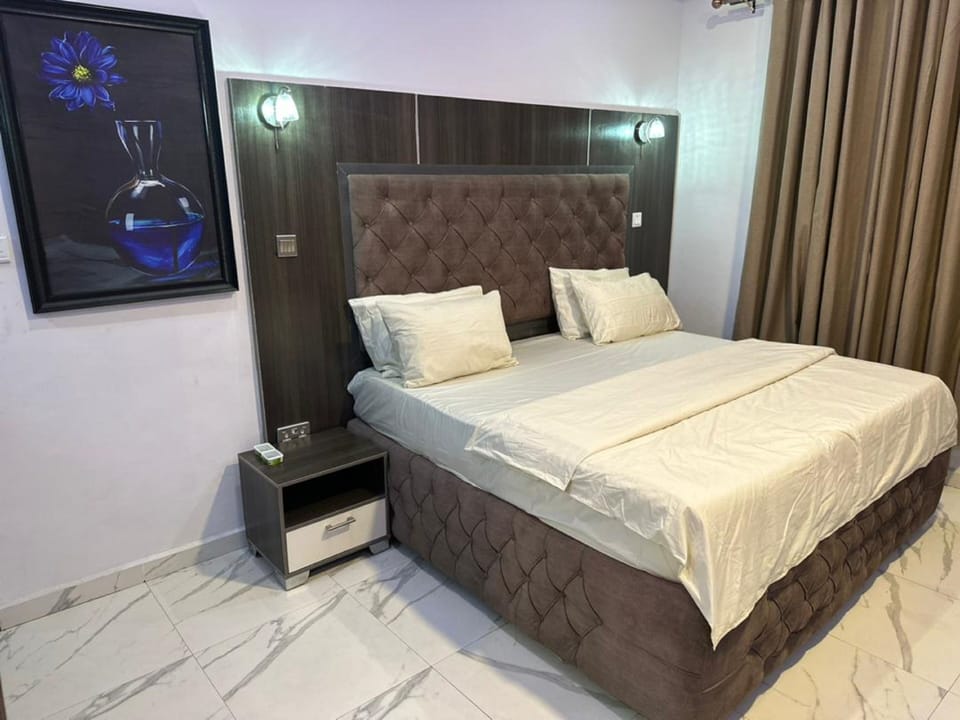 Suite | Egyptian cotton sheets, premium bedding, memory foam beds