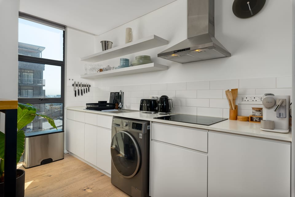 Design Apartment | Private kitchen | Fridge, microwave, oven, stovetop