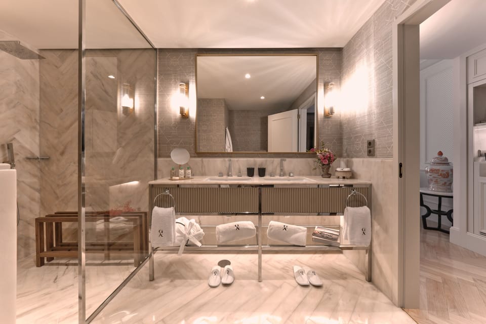 Suite Palace | Bathroom | Shower, designer toiletries, hair dryer, bathrobes