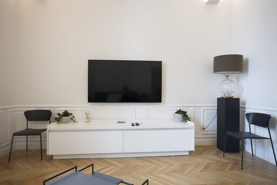 Deluxe Apartment | Living area | 40-inch Smart TV with cable channels, TV