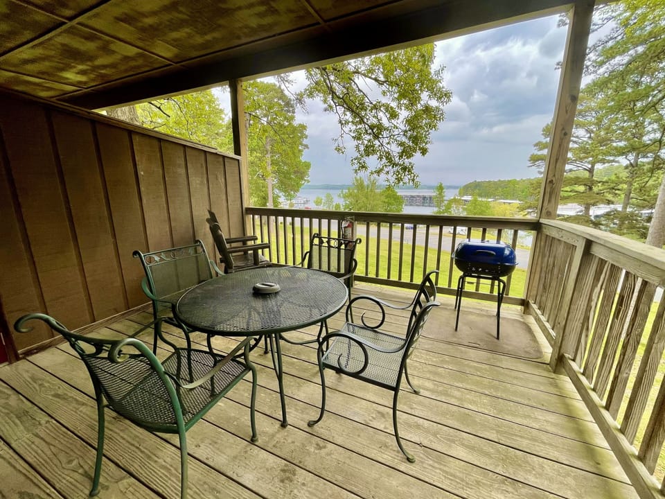 Room, 1 Bedroom | Property grounds