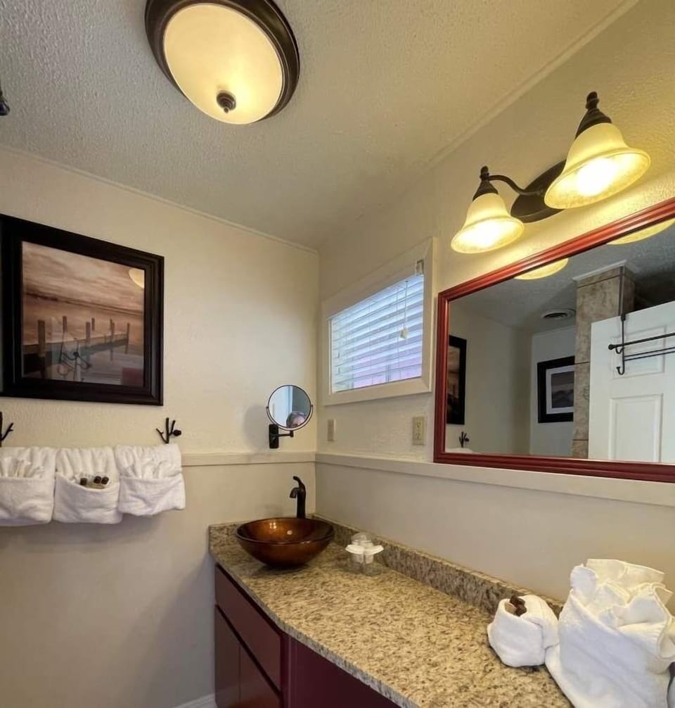 Studio | Bathroom | Towels, shampoo