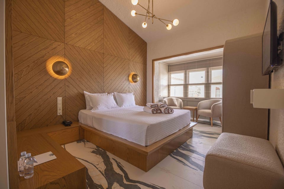 Design Room | Minibar, in-room safe, individually decorated, individually furnished