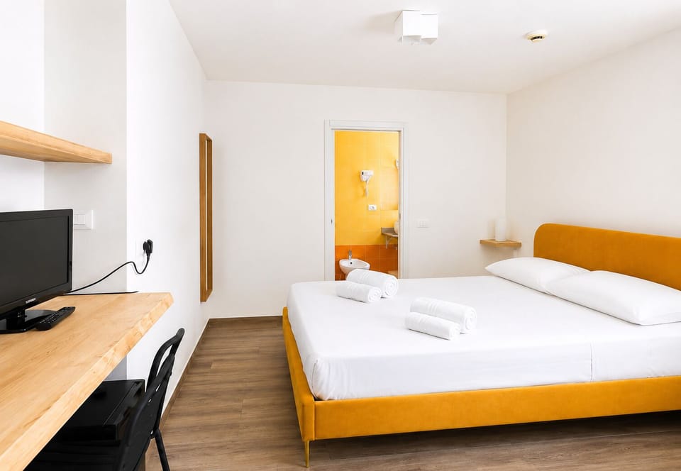 Classic Double Room | In-room safe, soundproofing, WiFi (free)