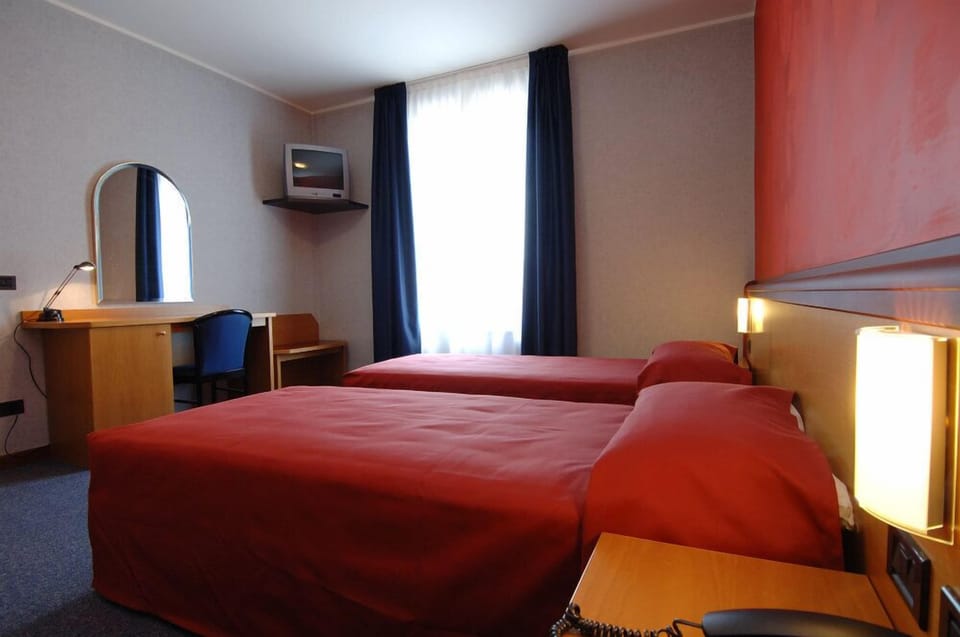 Comfort Double or Twin Room | Free WiFi, bed sheets