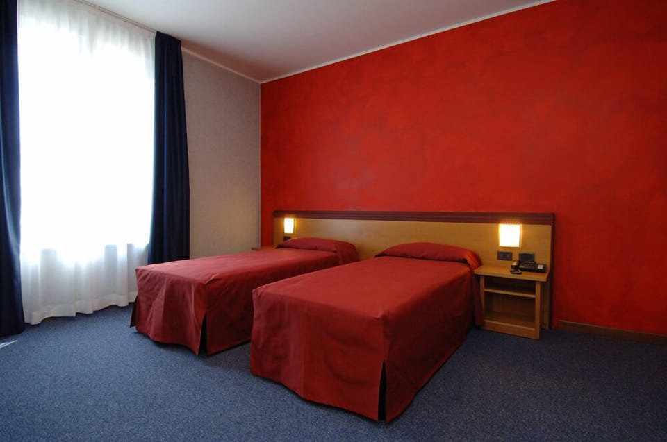 Comfort Double or Twin Room | Free WiFi, bed sheets