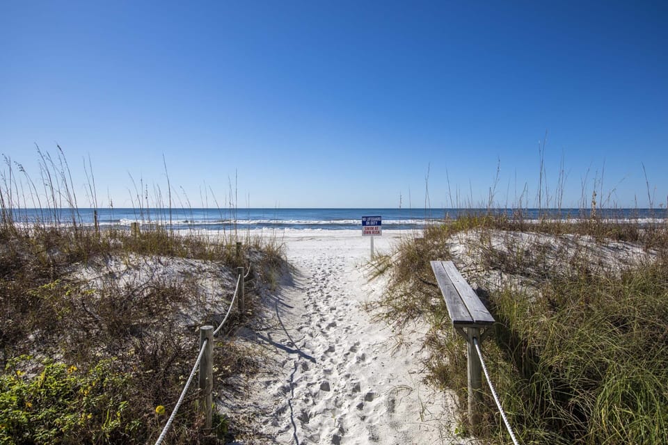 Mariner East #306 by Resort Collection Apartment in Lower Grand Lagoon