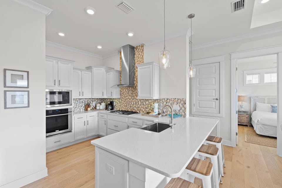 Condo, Multiple Beds, Patio | Private kitchen | Fridge, microwave, oven, stovetop