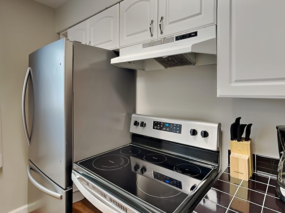 Condo, Multiple Beds, Patio, Pool View | Private kitchen | Fridge, microwave, oven, stovetop