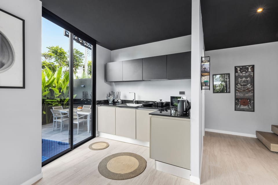 Deluxe Suite | Private kitchen | Electric kettle