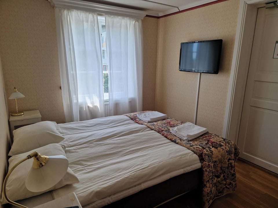 Double Room | Blackout drapes, WiFi (free), individually decorated
