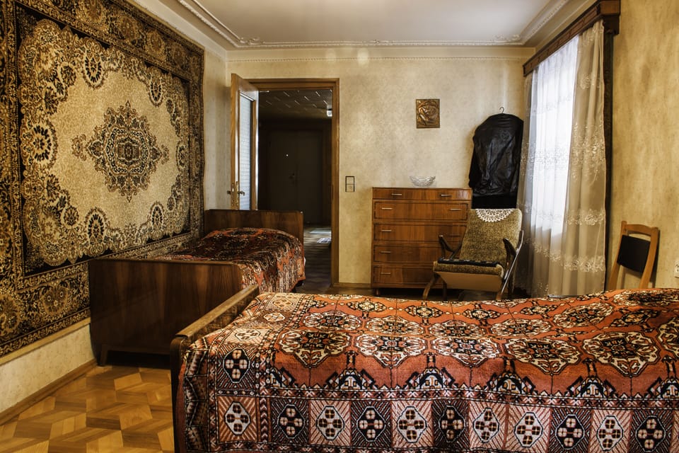 5 bedrooms, soundproofing, free WiFi, bed sheets