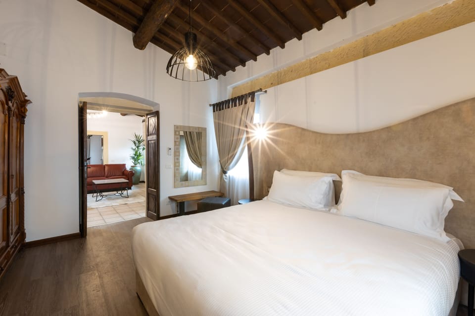 Executive Suite | Premium bedding, down comforters, memory foam beds, minibar