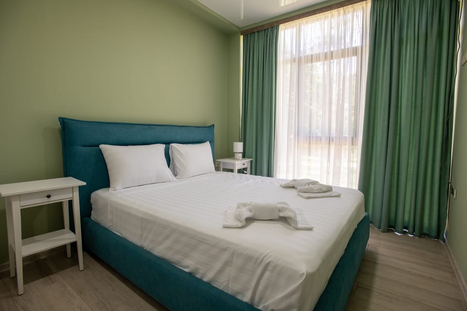 Classic Room | Desk, soundproofing, WiFi