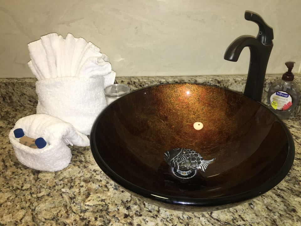 Studio | Bathroom amenities | Towels, shampoo