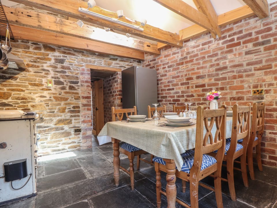 Cottage | Dining