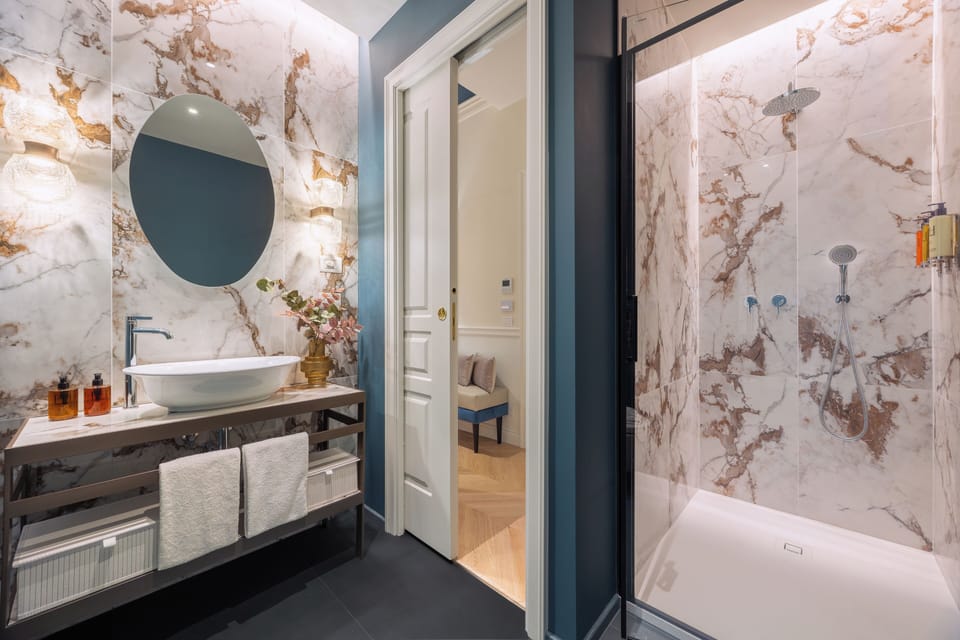 Superior Room | Bathroom | Shower, free toiletries, hair dryer, slippers