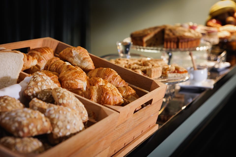 Daily buffet breakfast for a fee