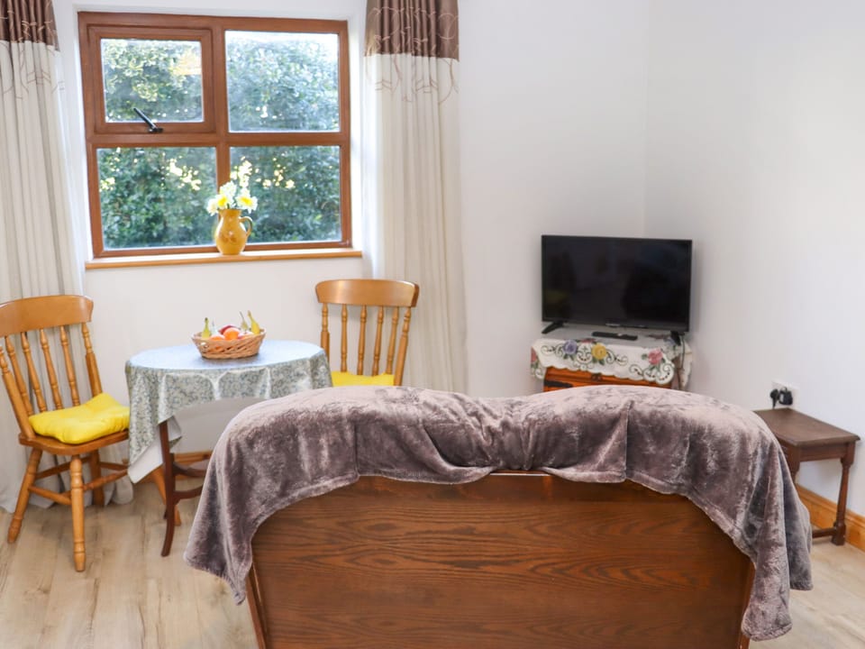 Cottage | 1 bedroom, individually decorated, individually furnished, free WiFi