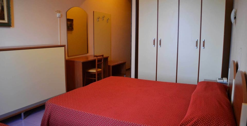 Double or Twin Room | Desk, free WiFi, bed sheets