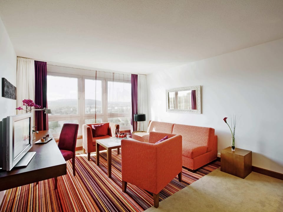 Suite, 1 Bedroom | Hypo-allergenic bedding, minibar, in-room safe, desk