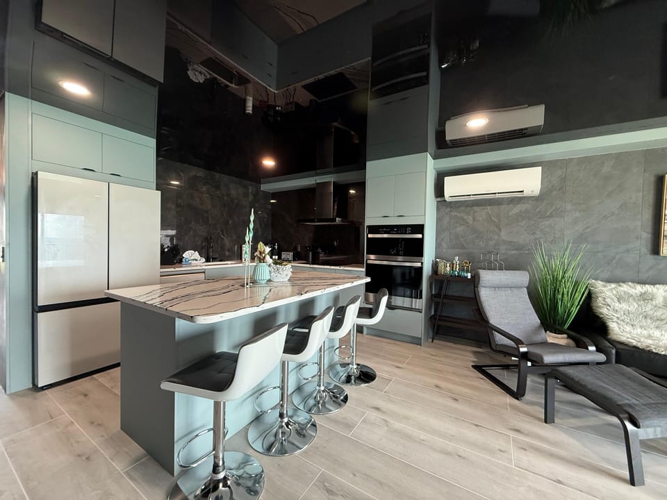 Condo, 1 King Bed with Sofa bed (The Summit 1305) | Private kitchen