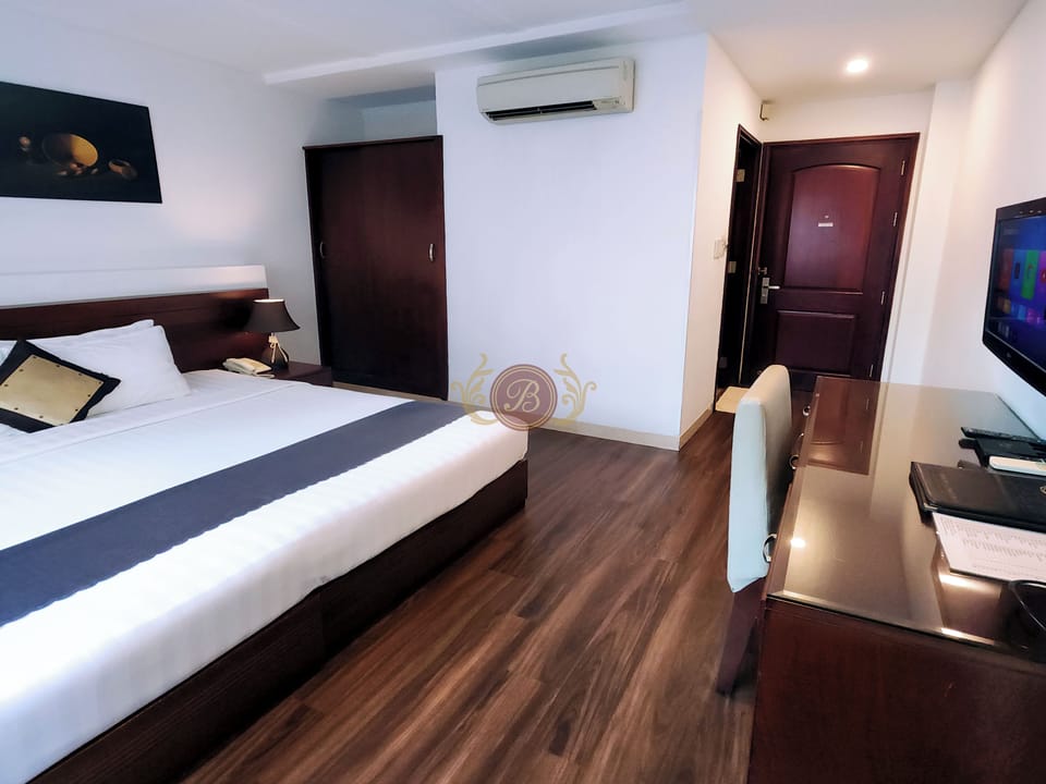 Deluxe Double Room | Hypo-allergenic bedding, memory foam beds, minibar, in-room safe