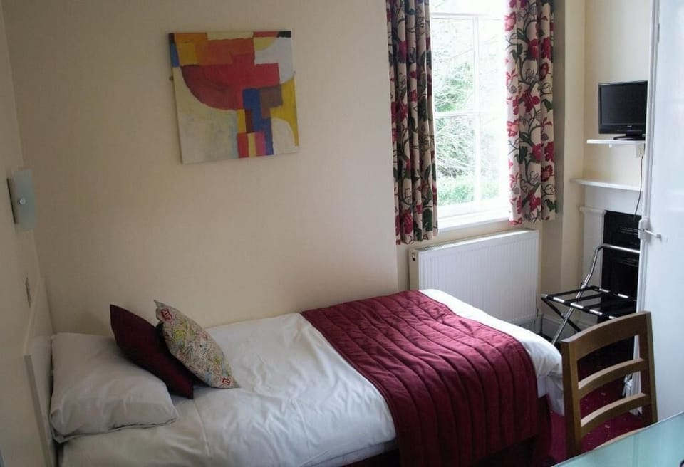 Standard Single Room | Desk, laptop workspace, free WiFi, bed sheets