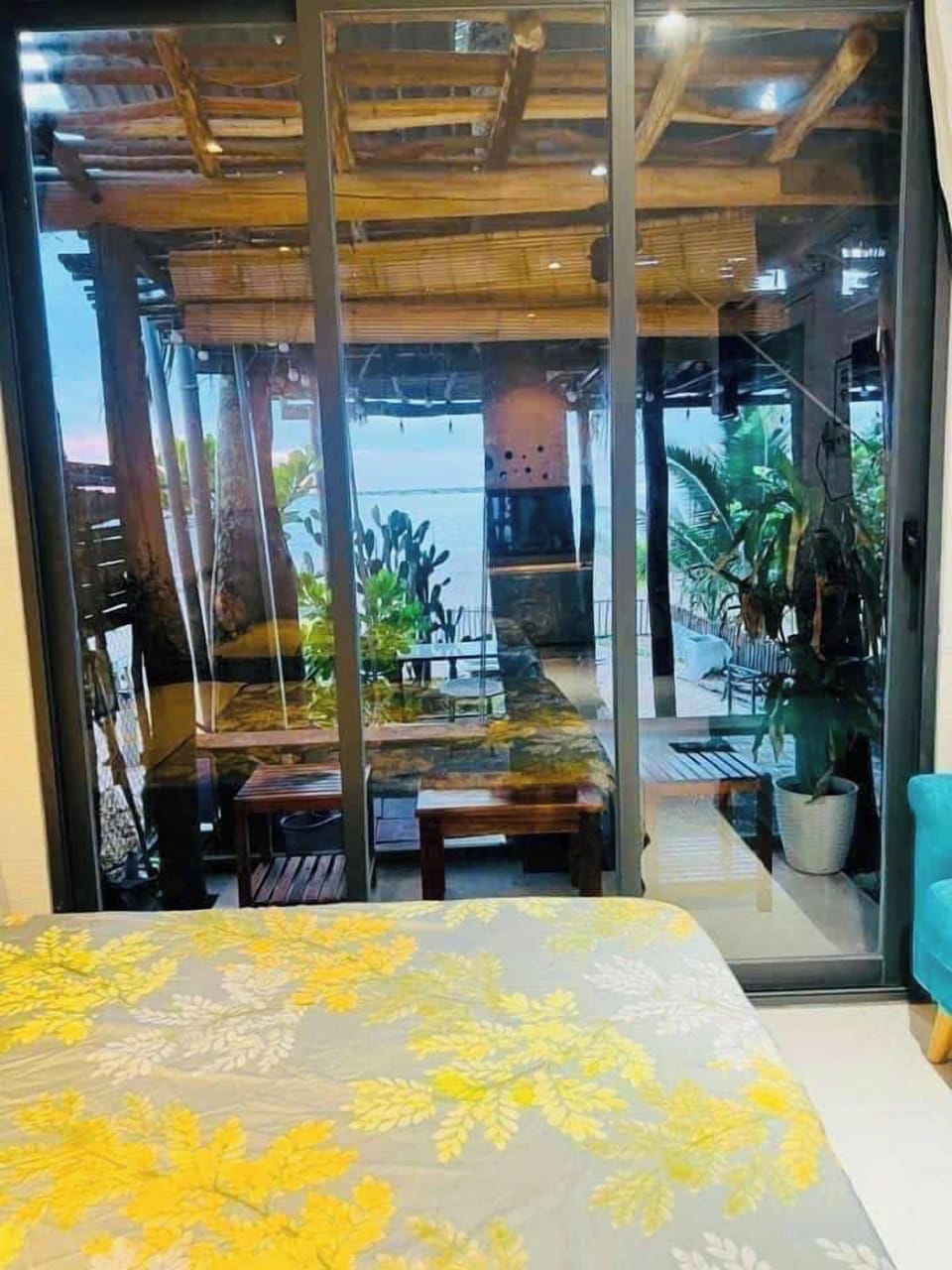 Superior Quadruple Room | Desk, blackout drapes, free WiFi, bed sheets