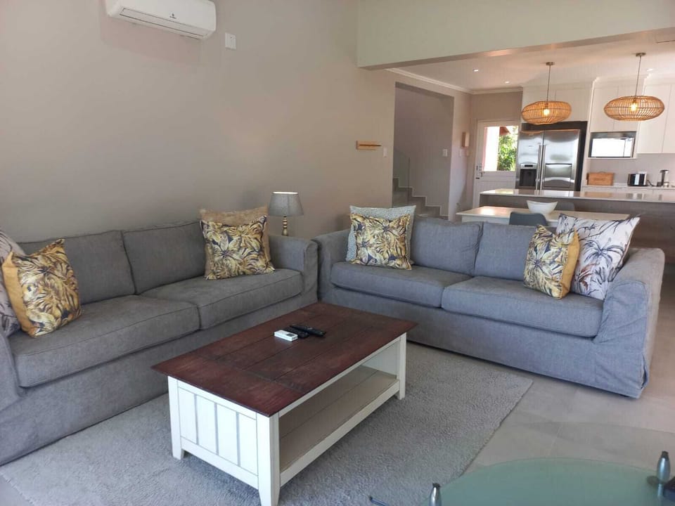 Superior Villa | Living area | 40-inch flat-screen TV with satellite channels, table tennis