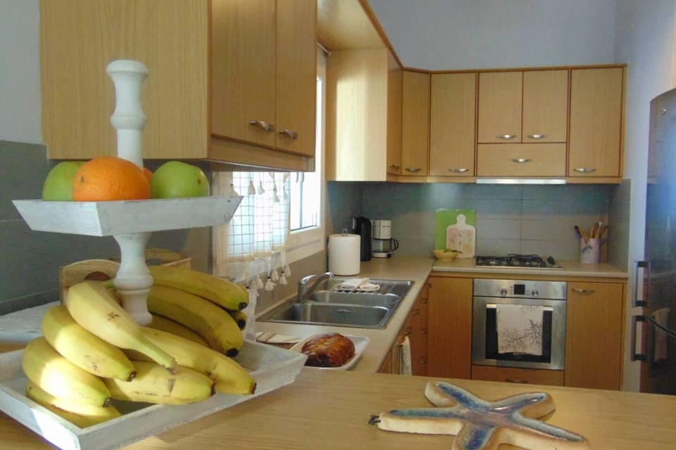 Apartment | Private kitchen | Fridge, microwave, oven, stovetop